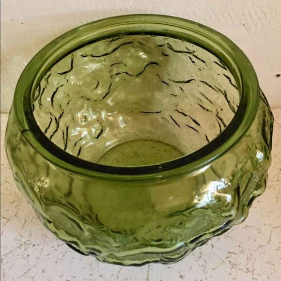 Mid Century Avocado Green Stippled Glass Vase - Picture 8 of 11